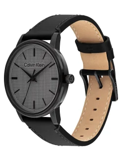 Horloge met getextureerde wijzerplaat en leren band