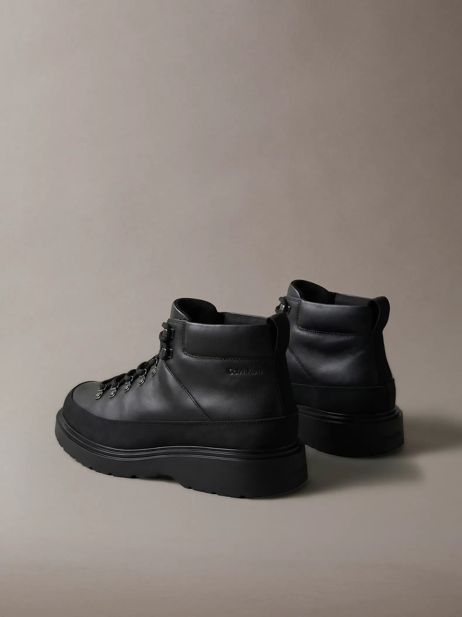 Lederen wandelschoenen met noppen