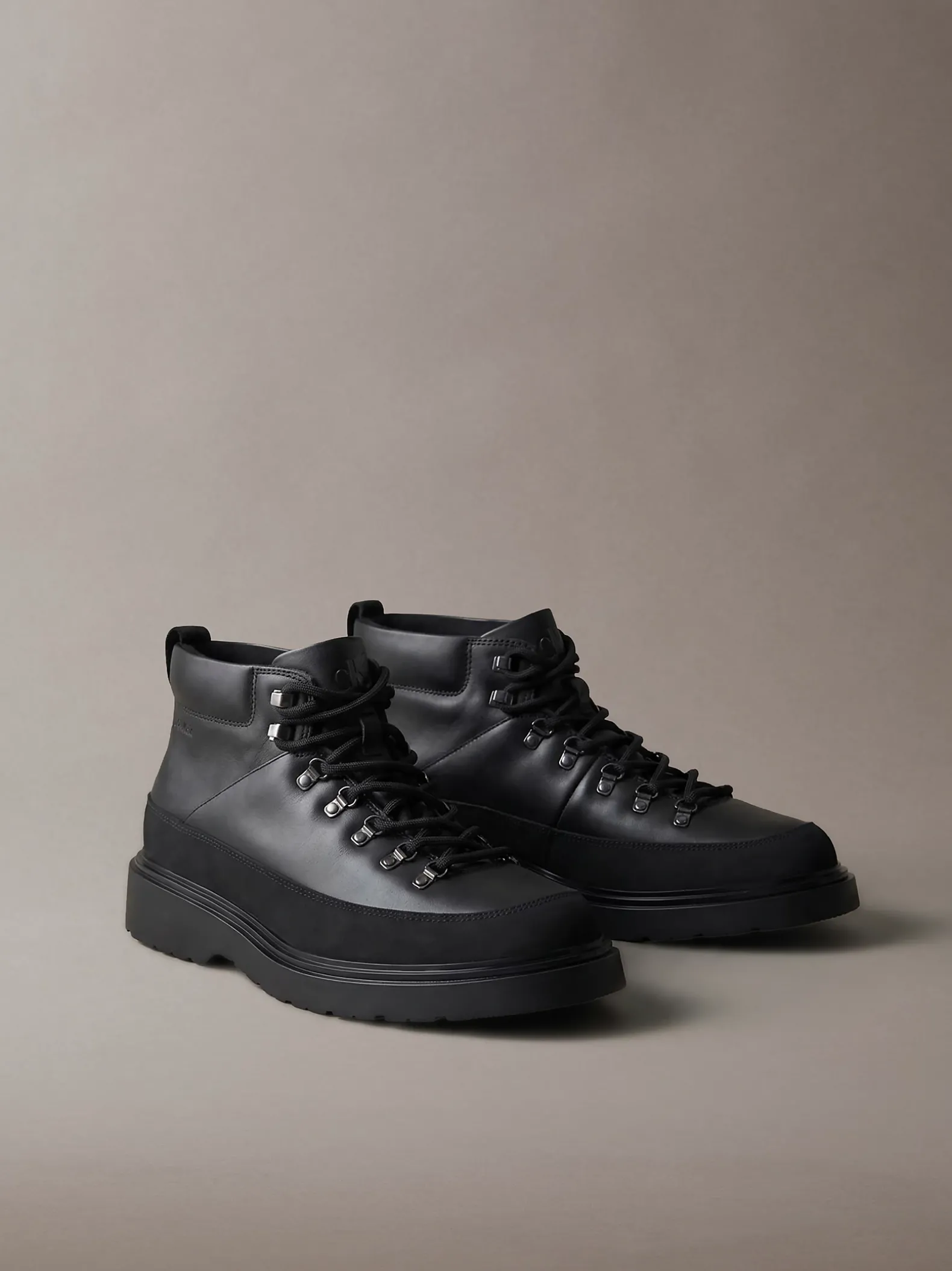 Lederen wandelschoenen met noppen