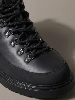 Lederen wandelschoenen met noppen
