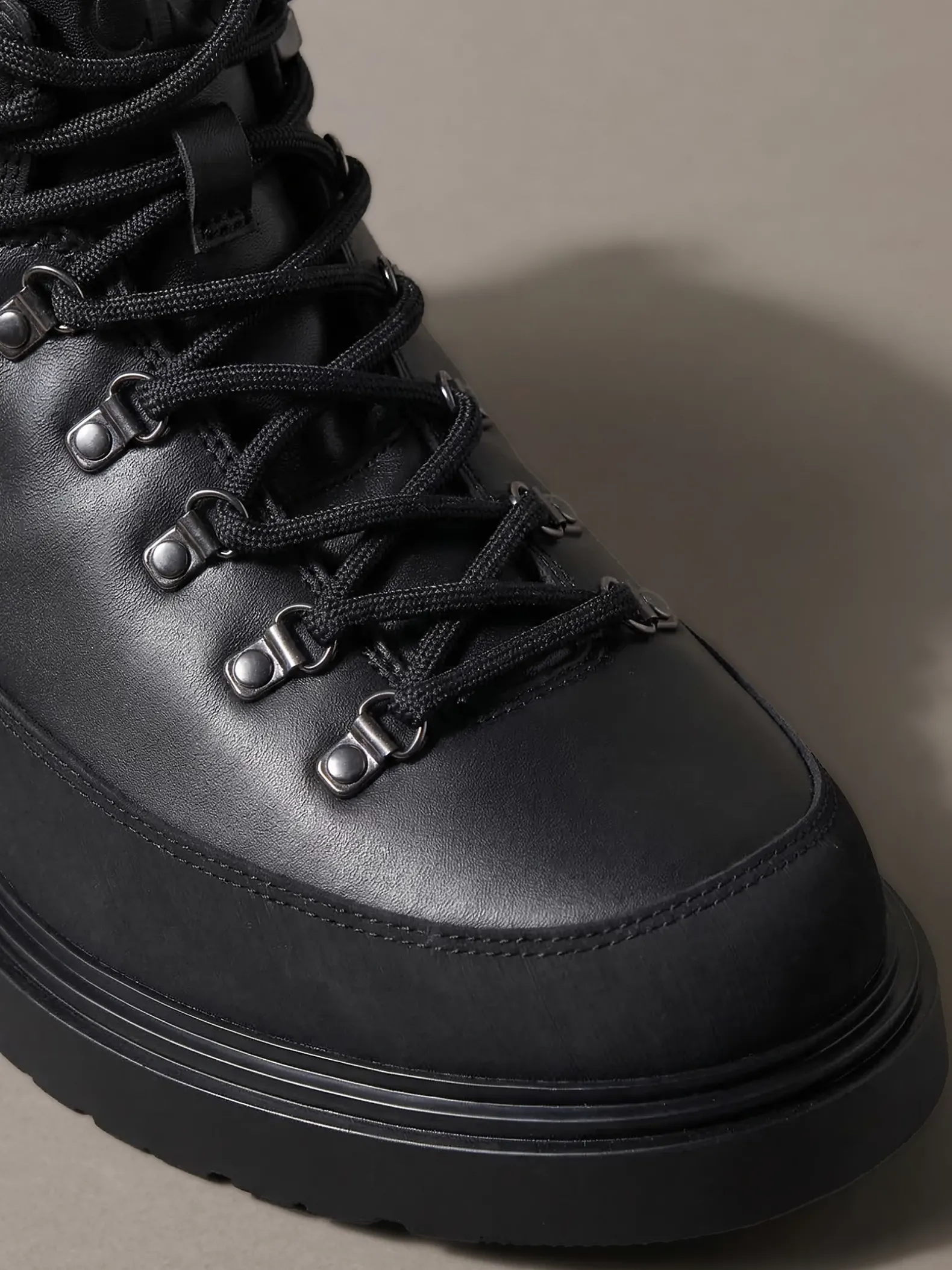 Lederen wandelschoenen met noppen