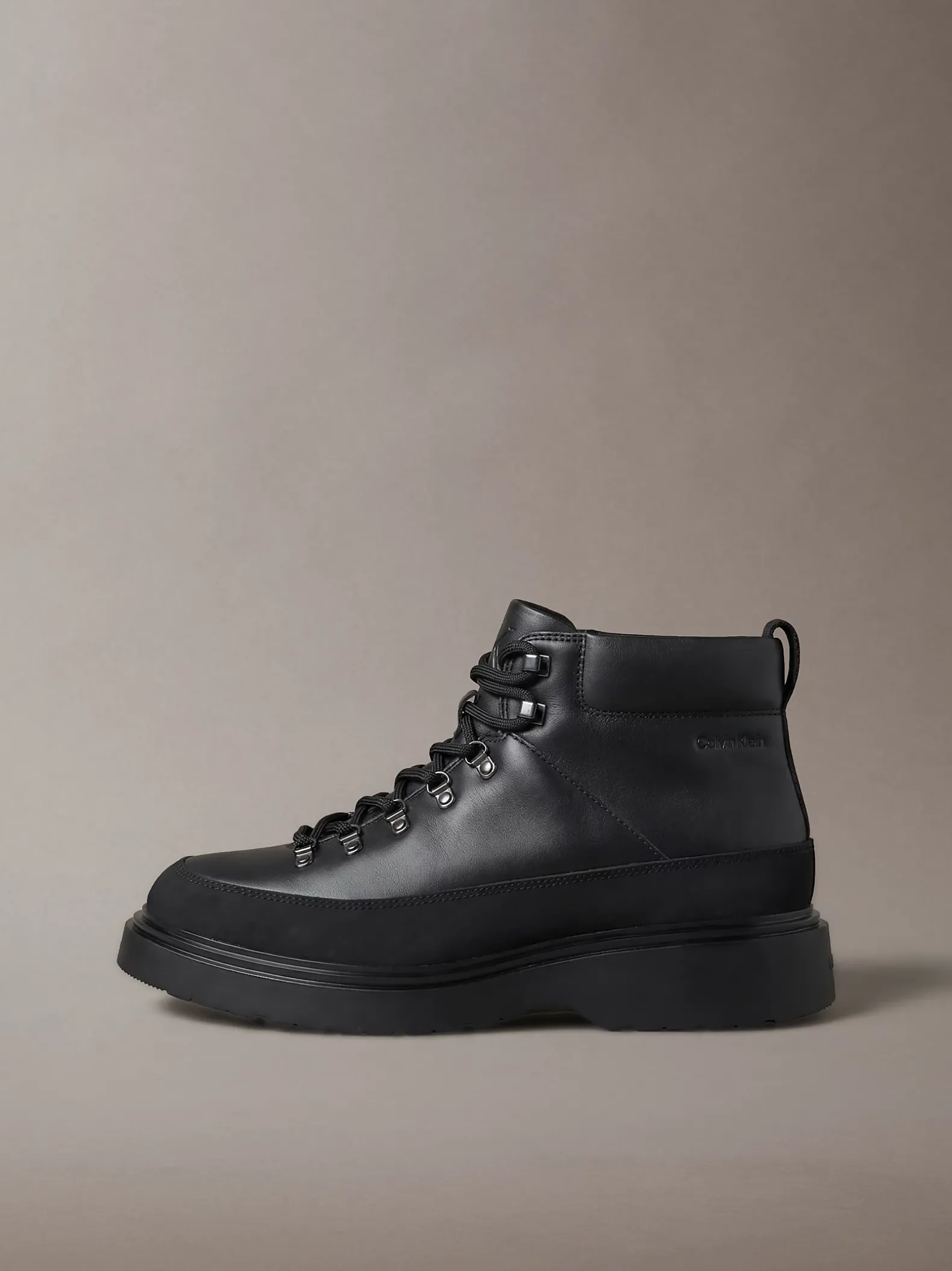 Lederen wandelschoenen met noppen
