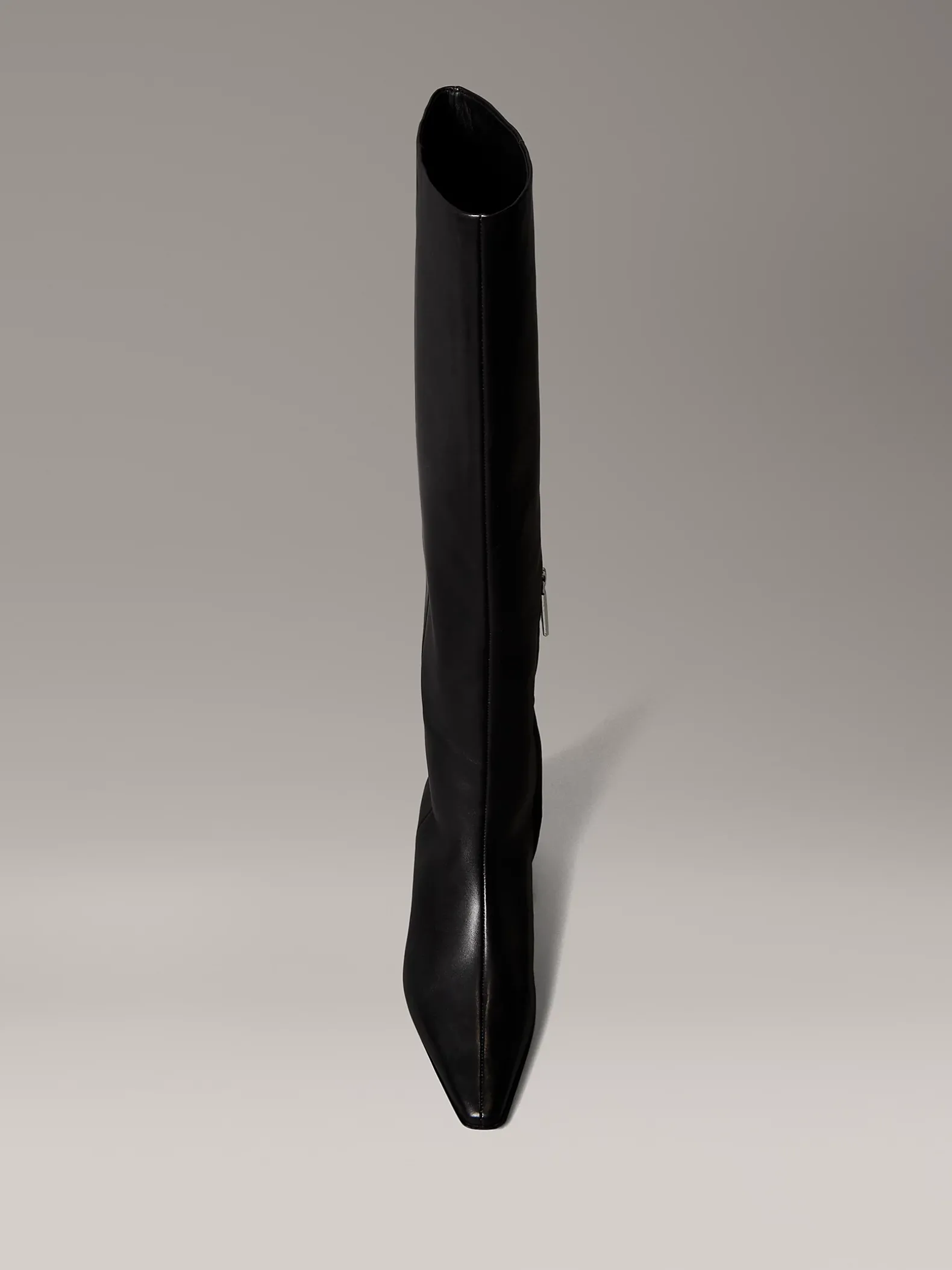 Leren knielaarzen met kitten heel