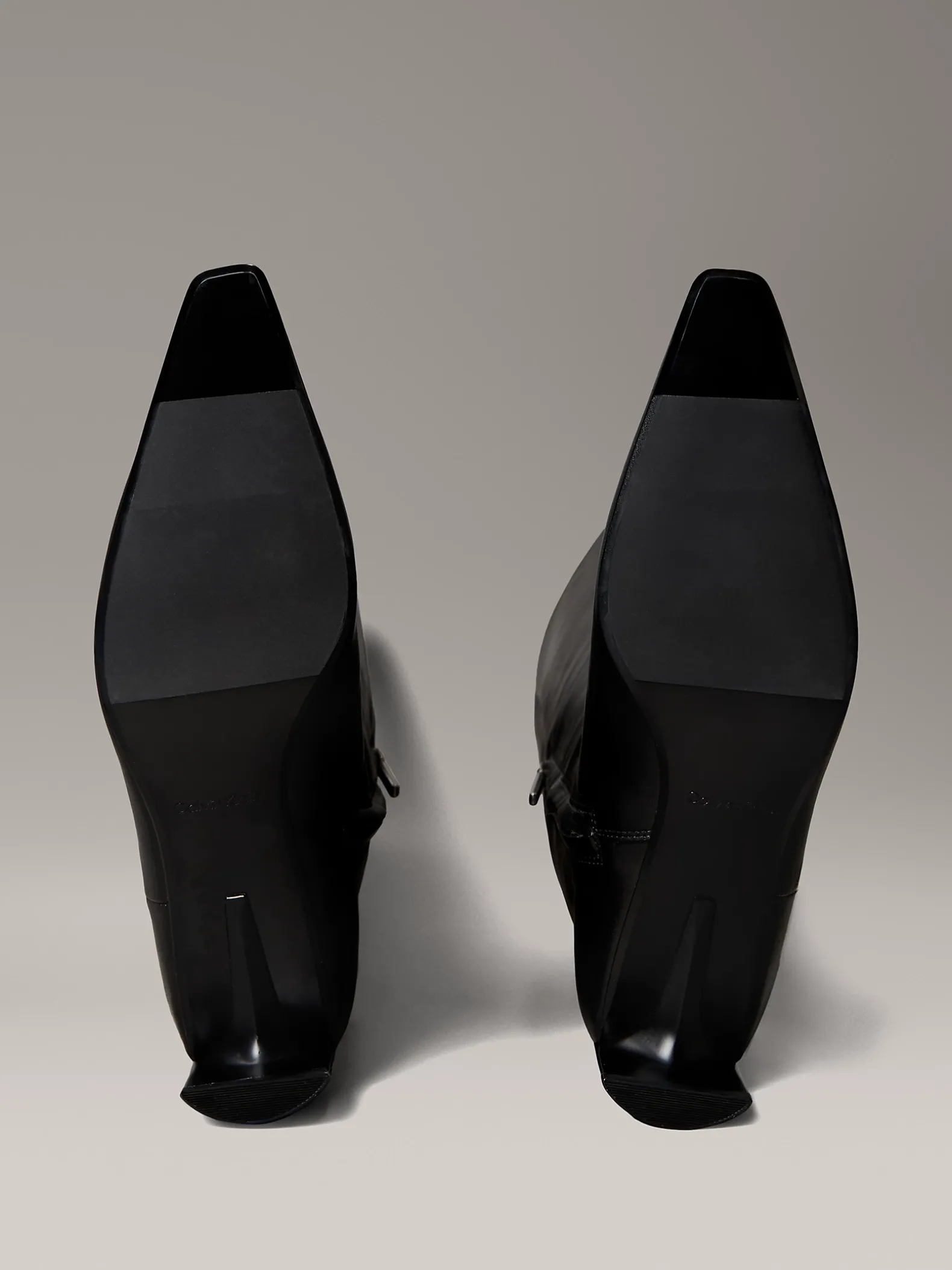 Leren knielaarzen met kitten heel