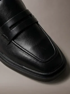 Leren pennyloafers met vierkante punt
