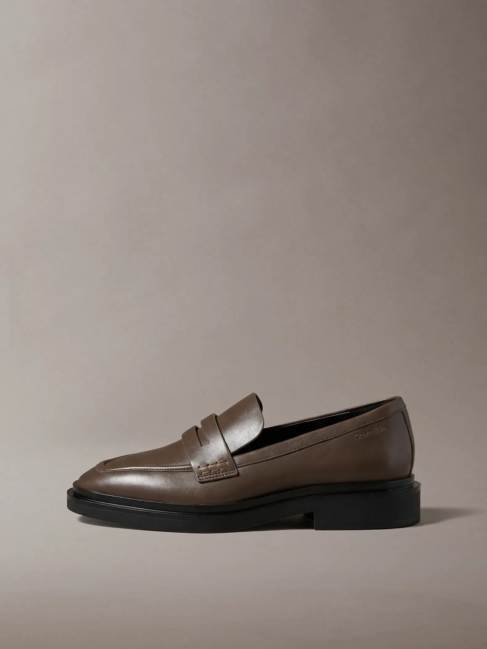 Leren pennyloafers met vierkante punt