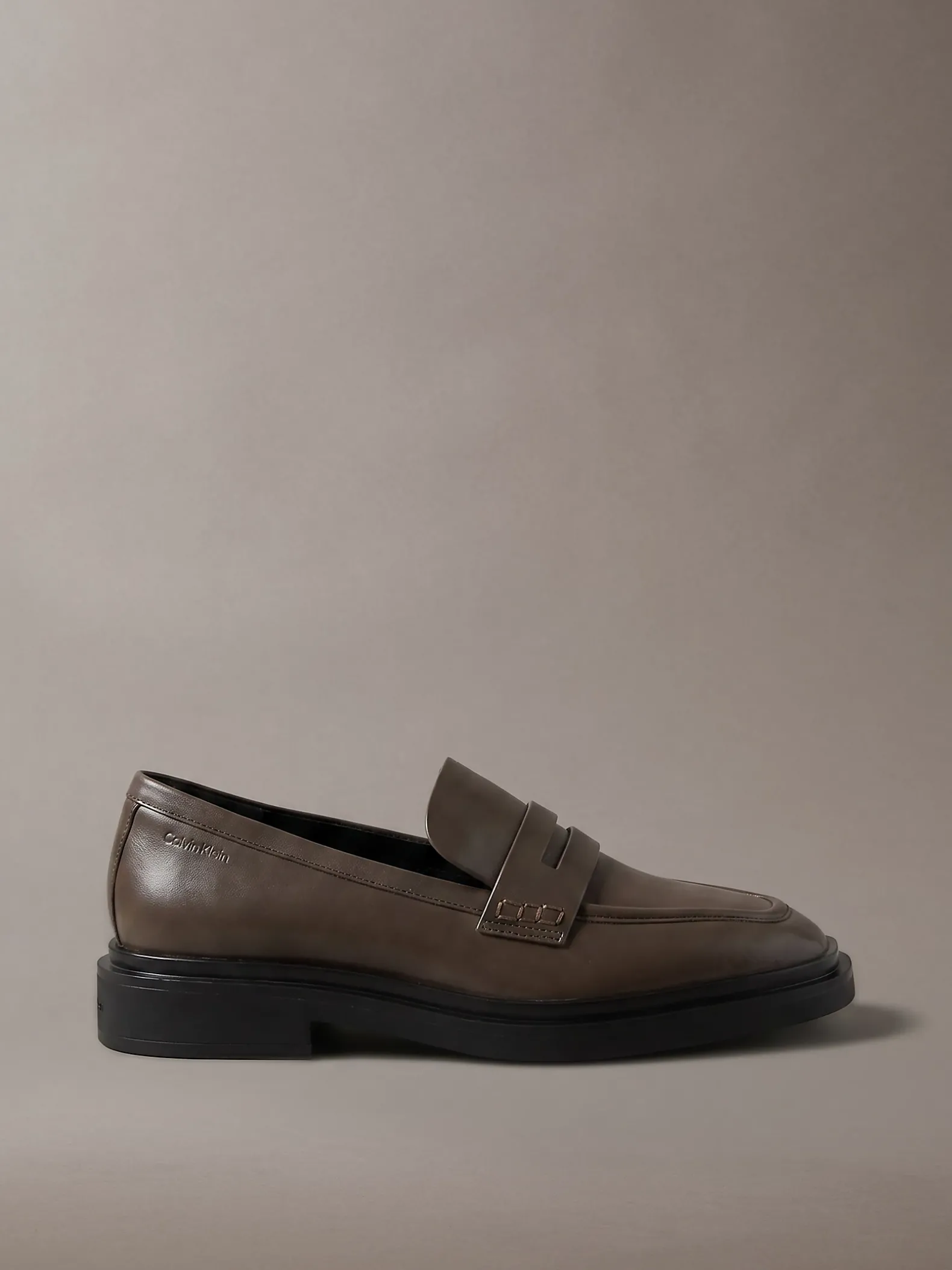 Leren pennyloafers met vierkante punt