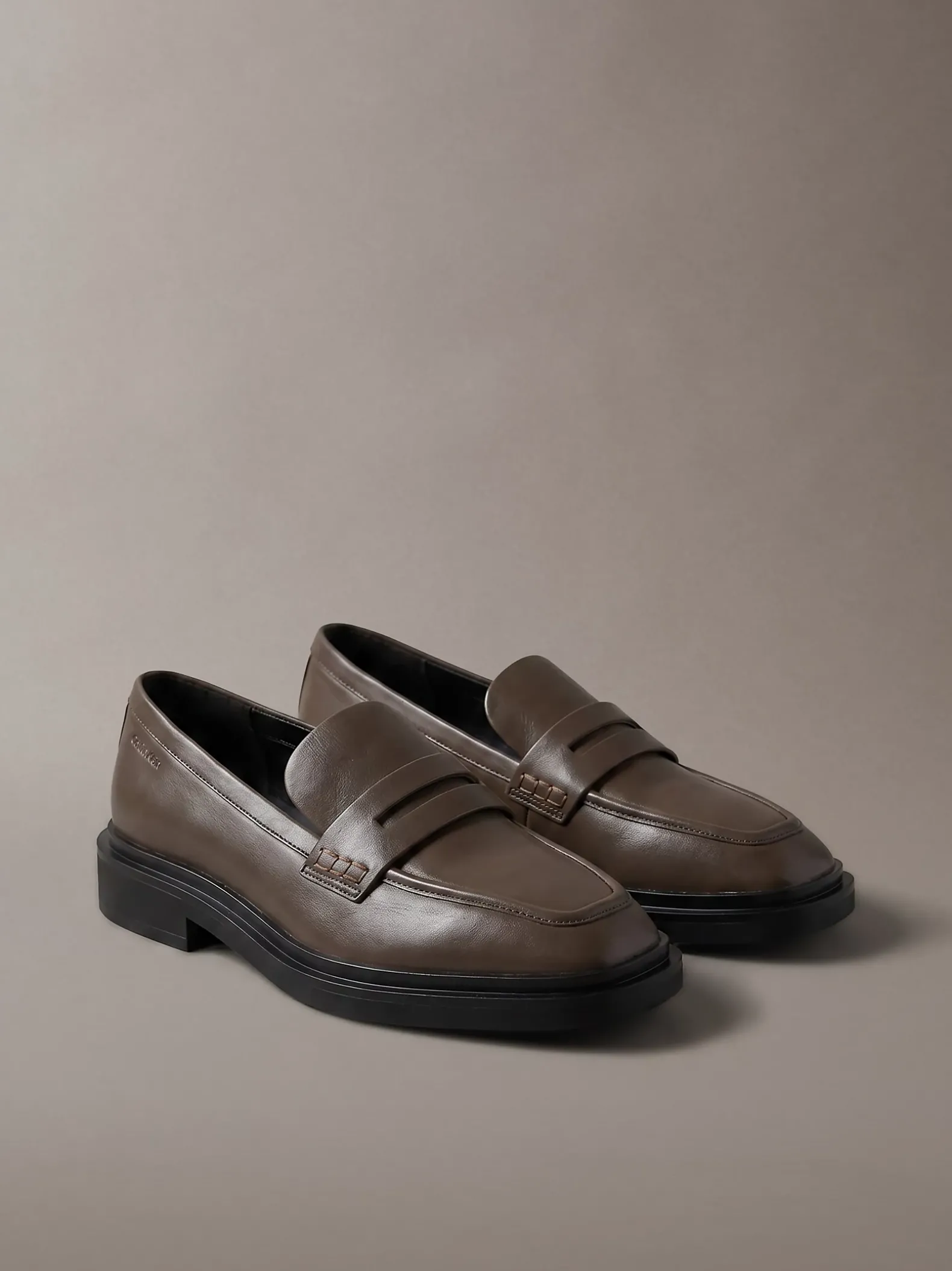 Leren pennyloafers met vierkante punt