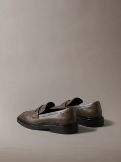 Leren pennyloafers met vierkante punt