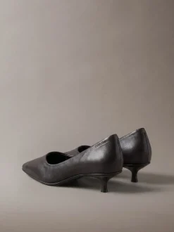 Leren pumps met kitten heel