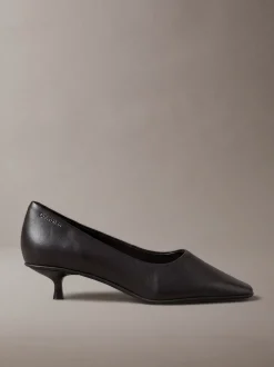 Leren pumps met kitten heel