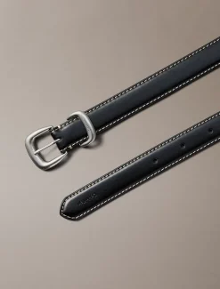 Leren riem met sculpted hardware