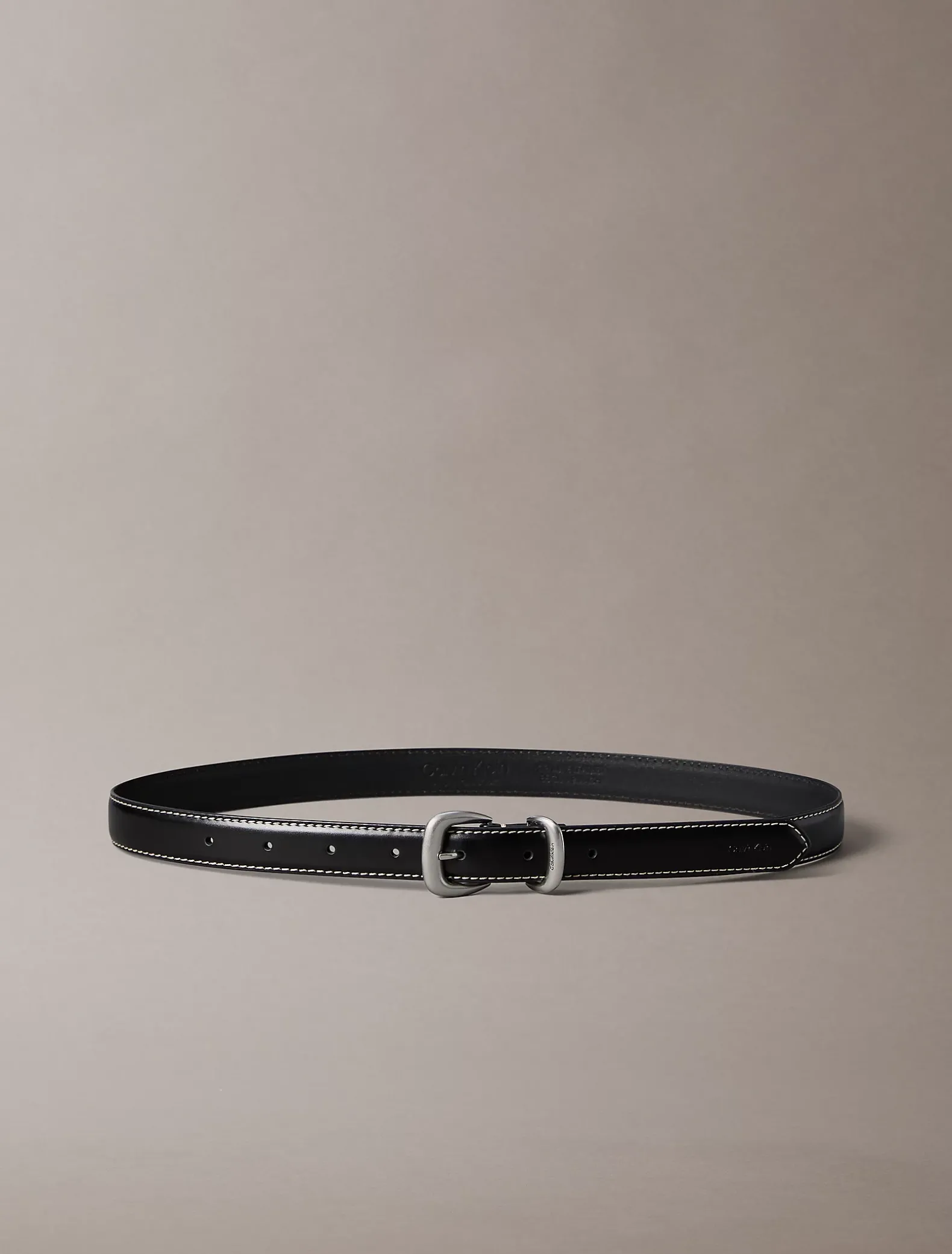 Leren riem met sculpted hardware