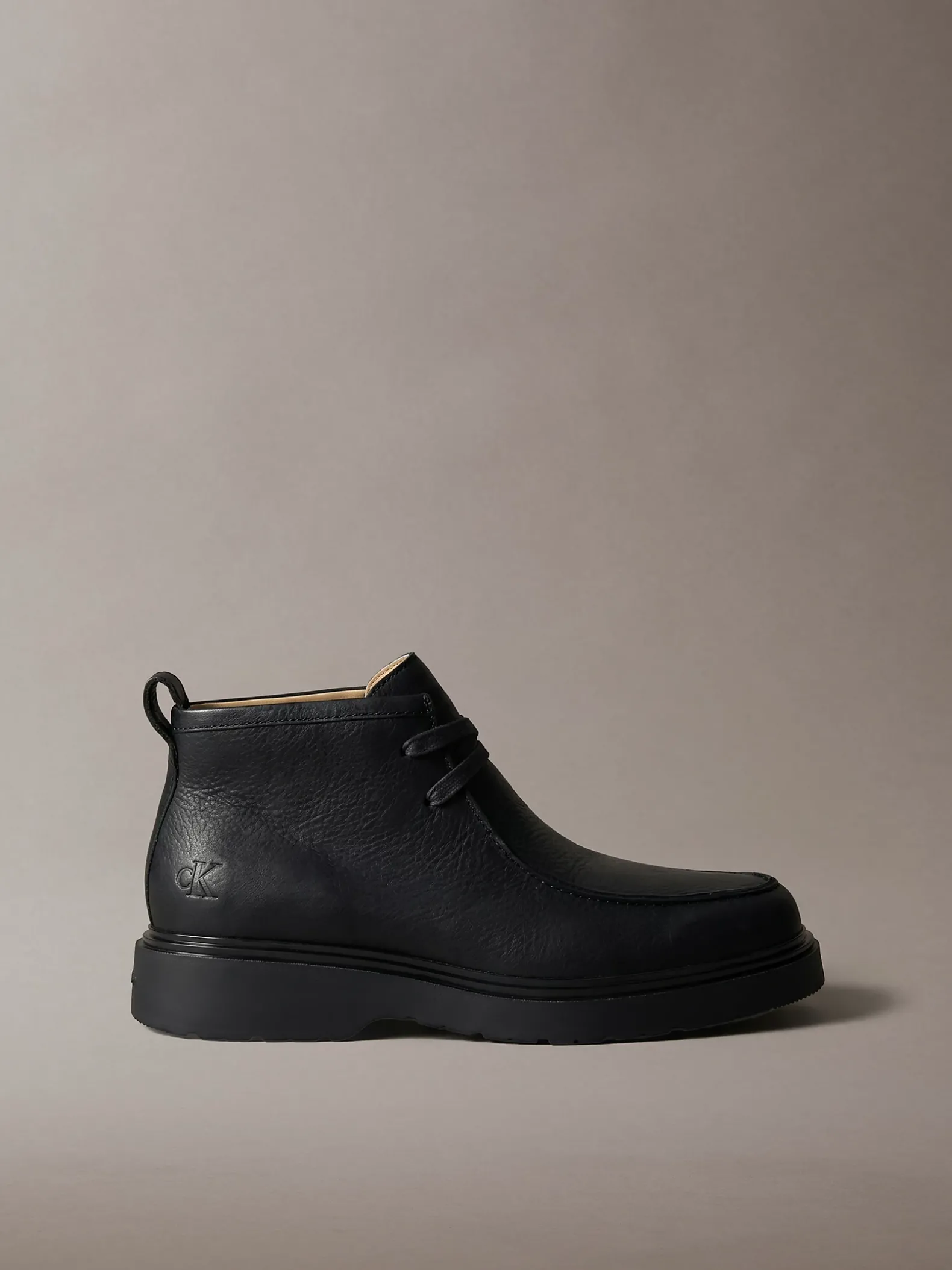 Leren veterschoenen met u-vormige neus