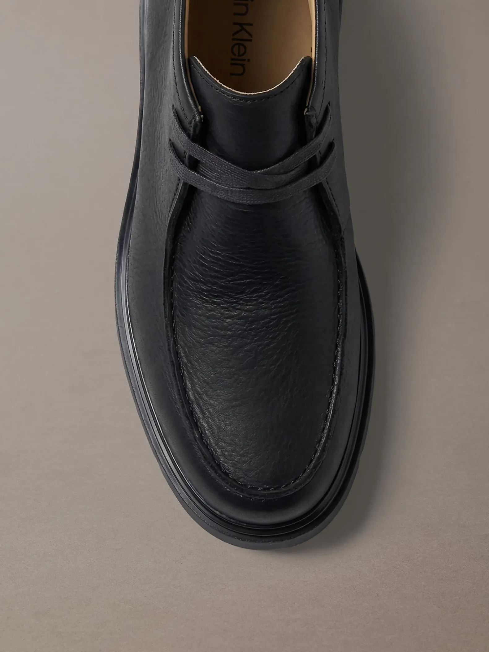 Leren veterschoenen met u-vormige neus