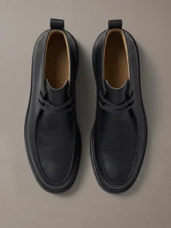Leren veterschoenen met u-vormige neus