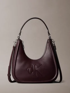 Maanvormige tas met monogram in reliëf