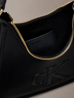 Maanvormige tas met monogram in reliëf