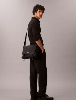 Matte nylon schoudertas