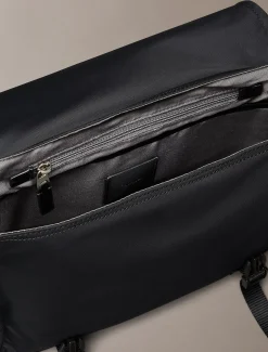 Matte nylon schoudertas