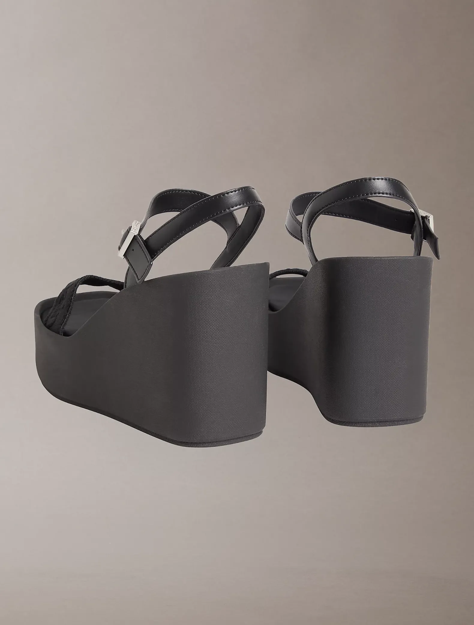 Melia - Plateausandalen met logo en sleehak