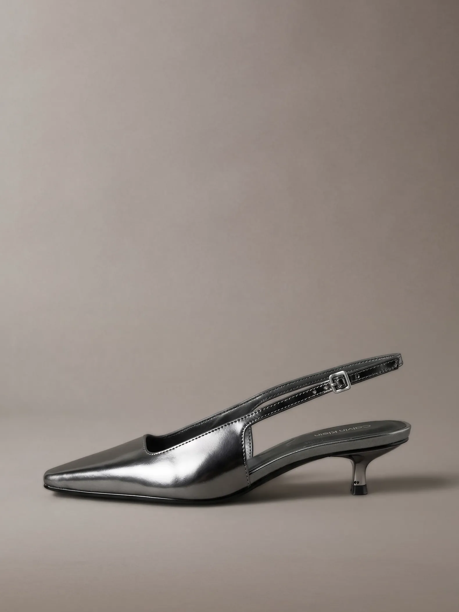 Metallic leren slingbacks met kittenhak