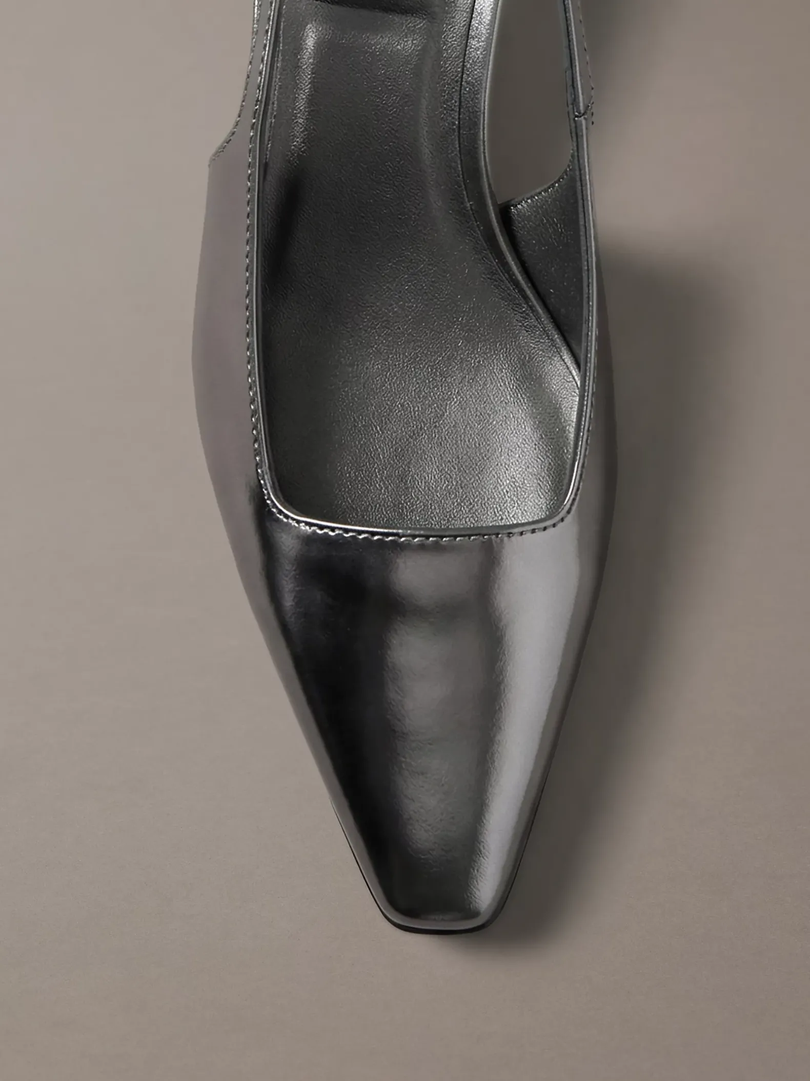 Metallic leren slingbacks met kittenhak