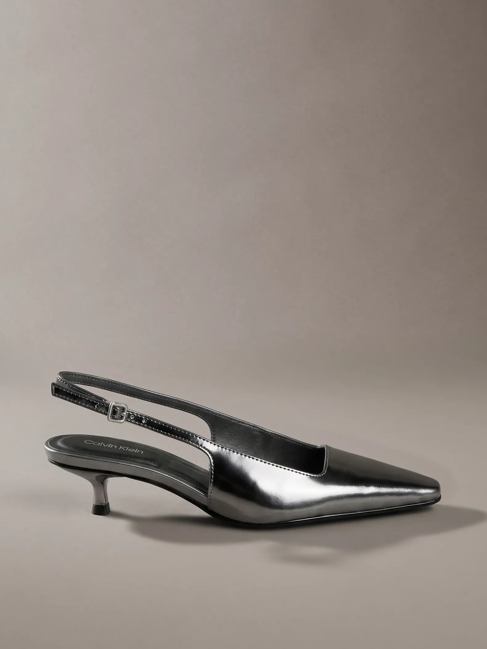 Metallic leren slingbacks met kittenhak