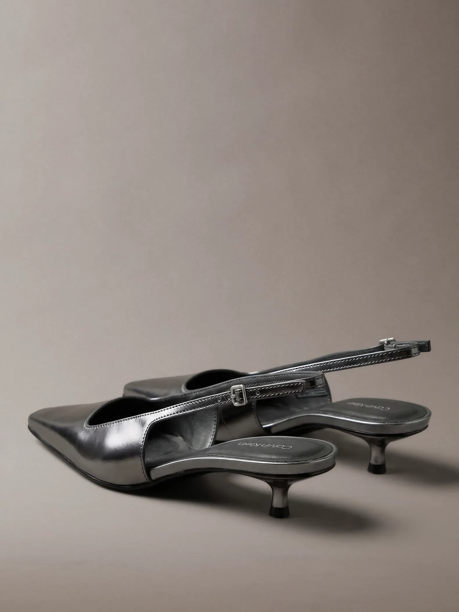 Metallic leren slingbacks met kittenhak