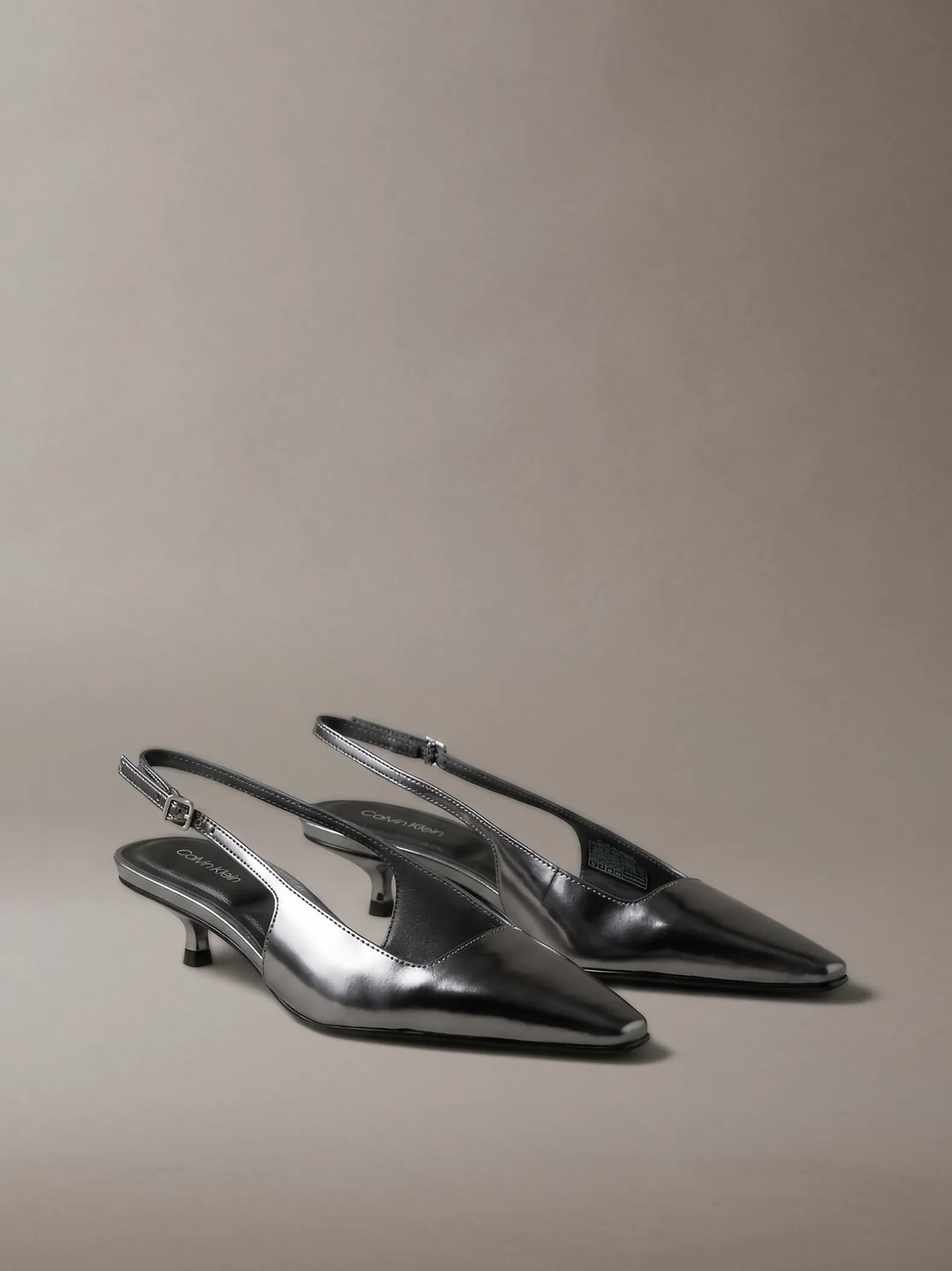 Metallic leren slingbacks met kittenhak