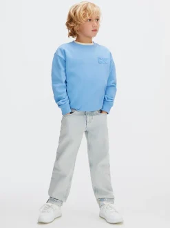 Mid rise straight jeans