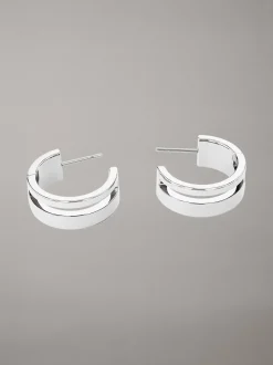 Minimalistische hoepeloorringen