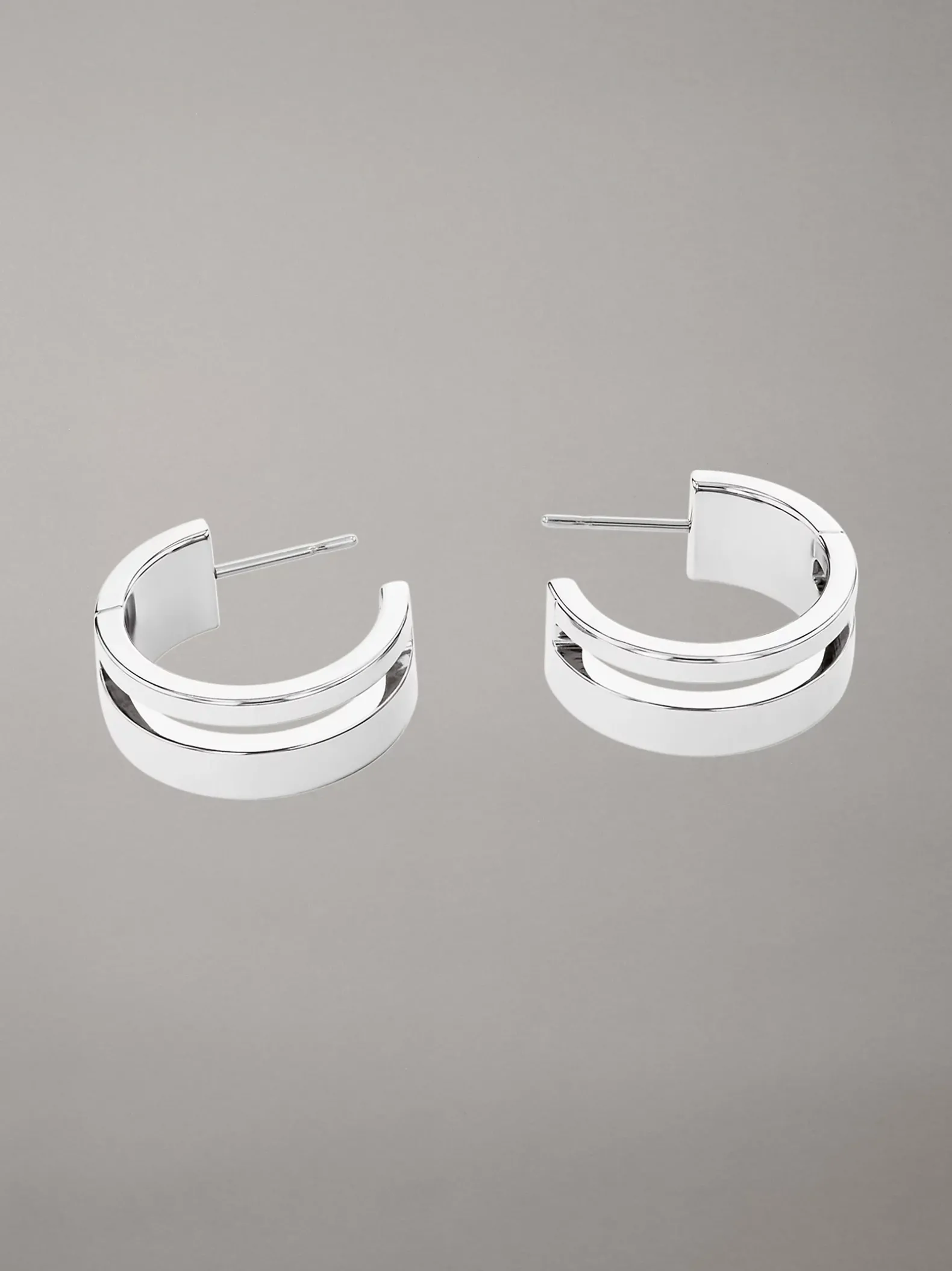 Minimalistische hoepeloorringen