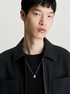 Minimalistische ketting met vierkante hanger
