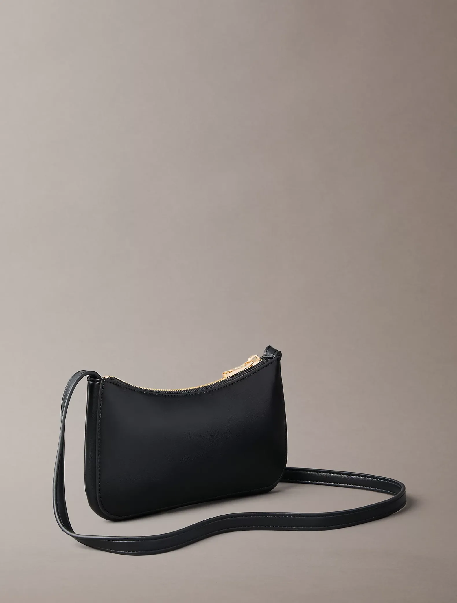 Mini schoudertas met monogram in reliëf