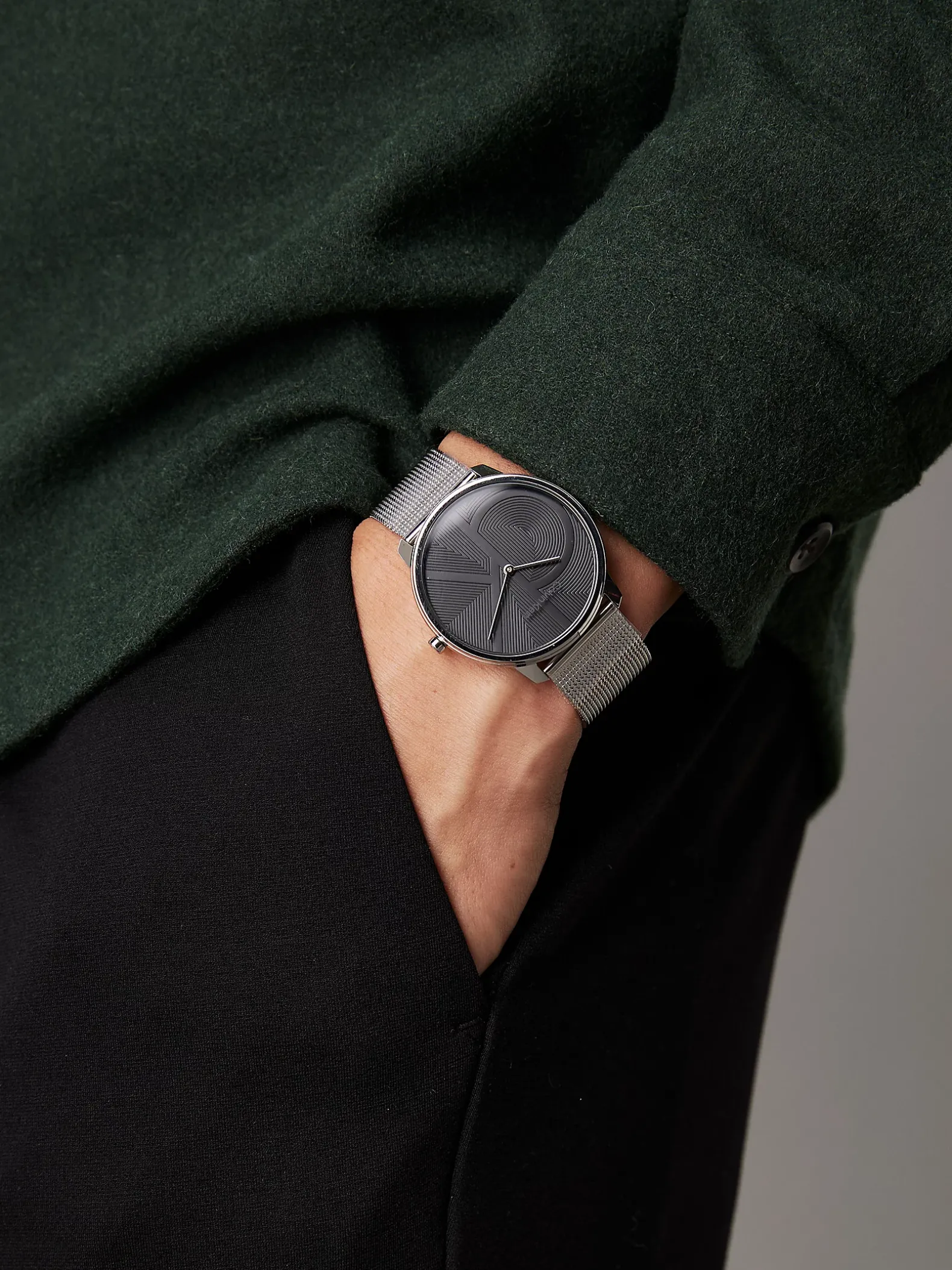 Monogram logo mesh armband horloge