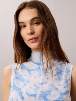 Mouwloze plissé top met hooggesloten hals en print