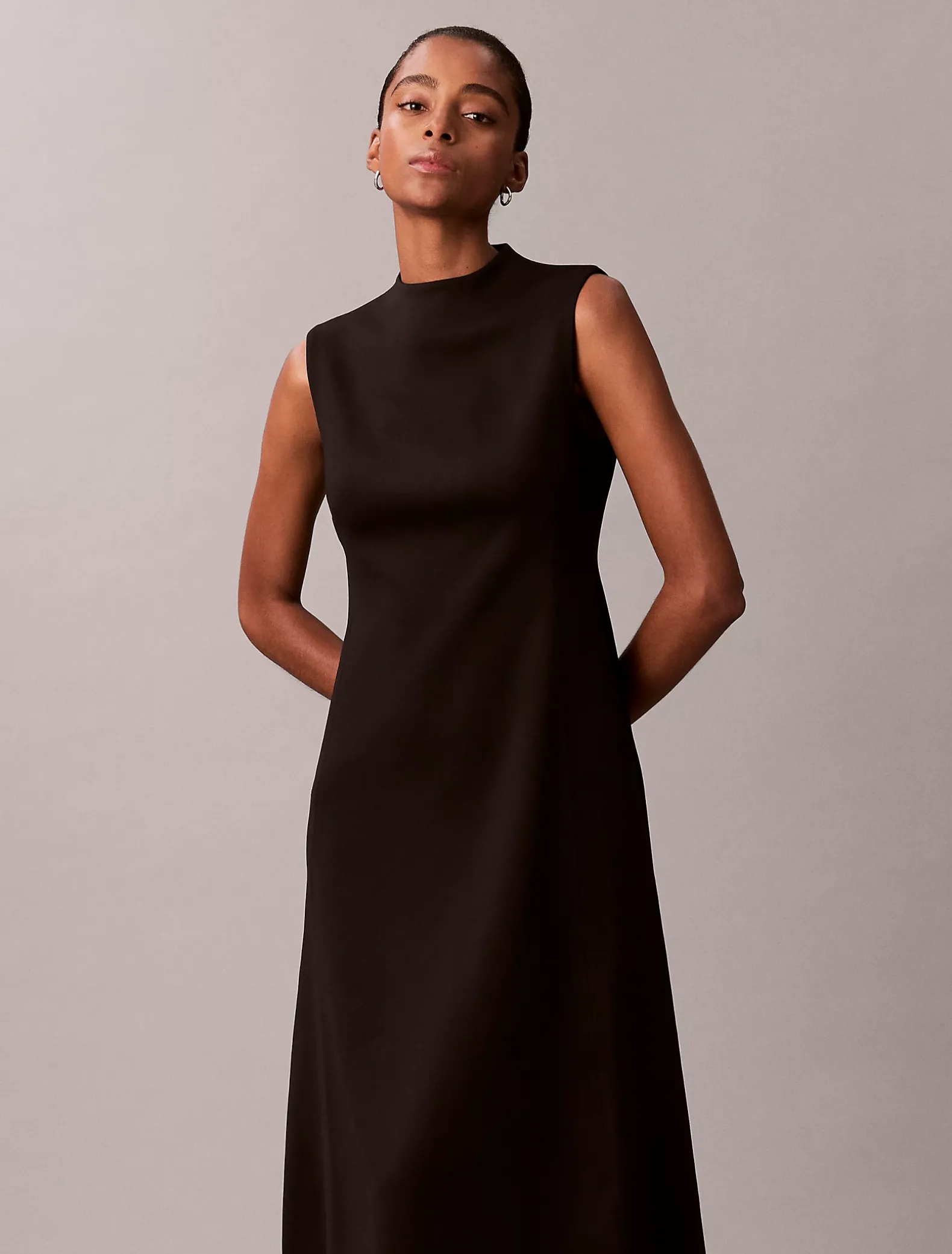 Mouwloze stretch fit en flare jurk