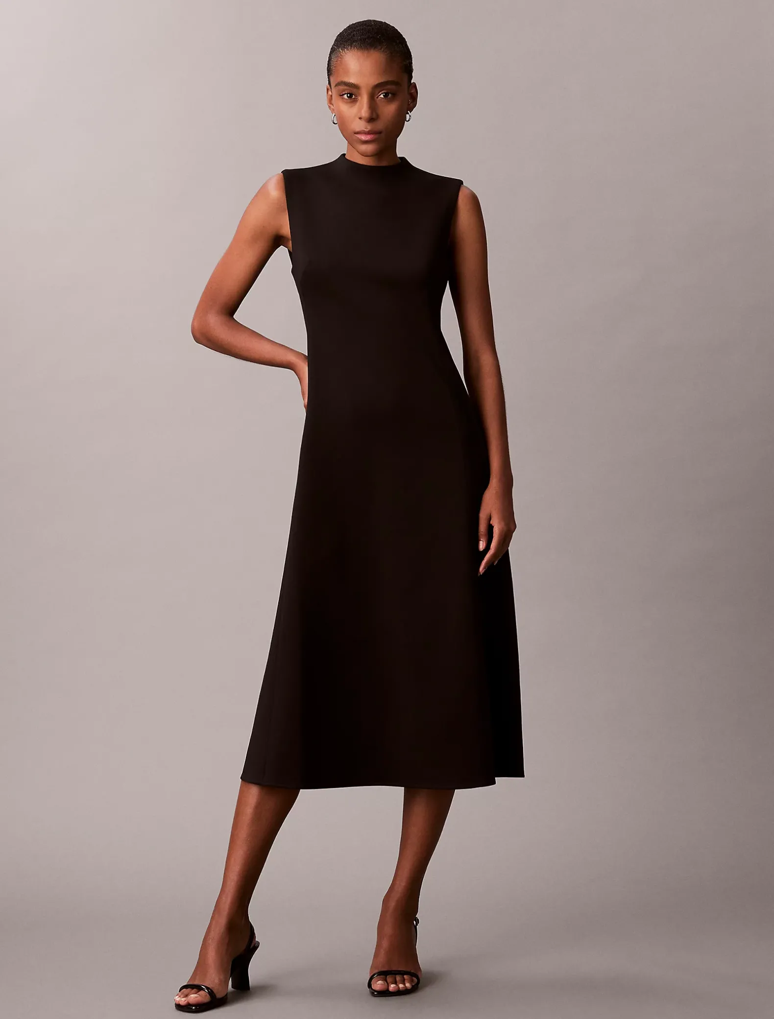 Mouwloze stretch fit en flare jurk