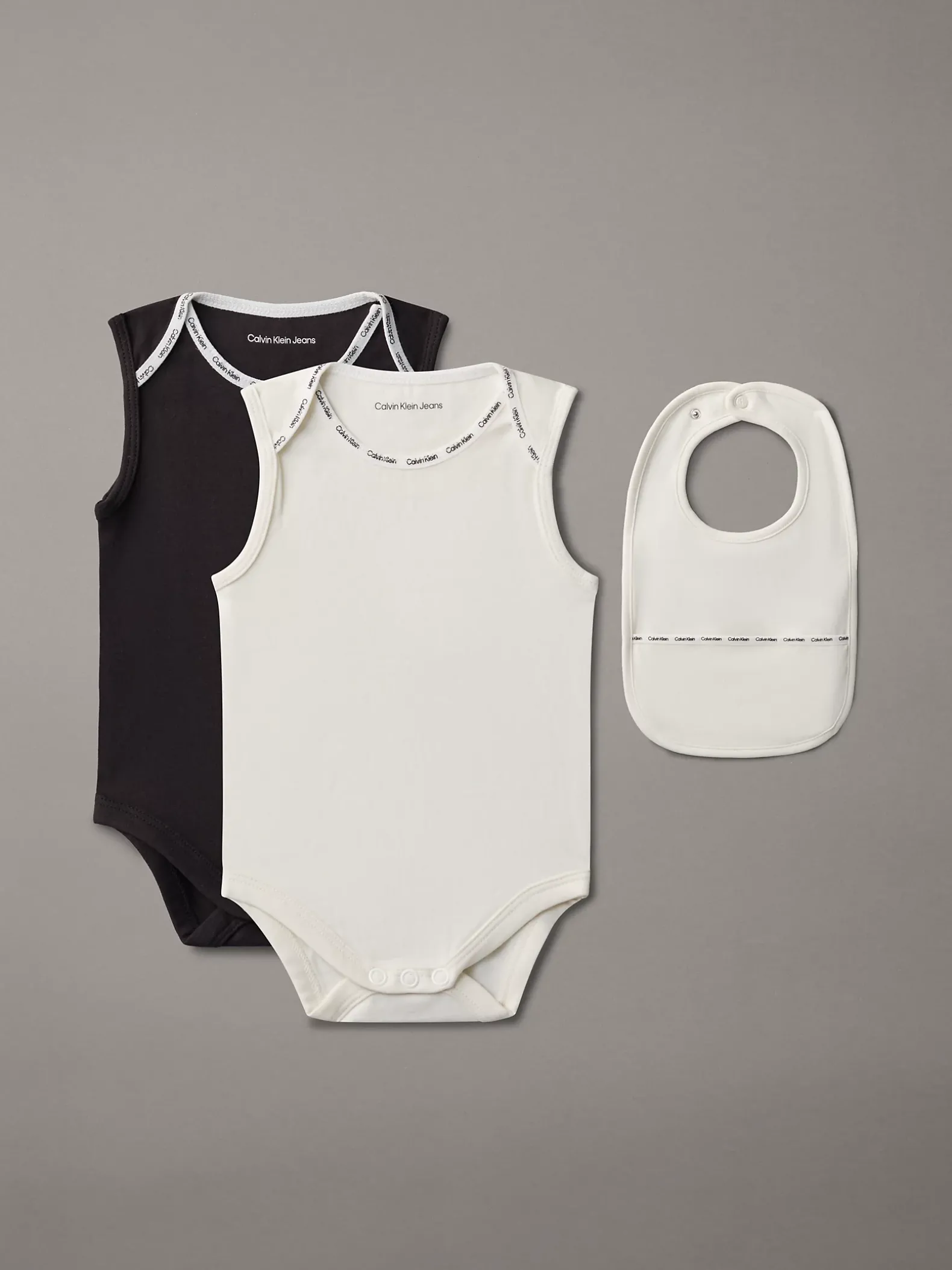 Newborn cadeauset met romper en slab