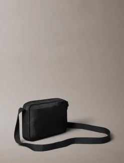 Nylon cameratas met opvallend logo