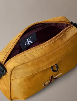 Nylon cameratas met opvallend logo