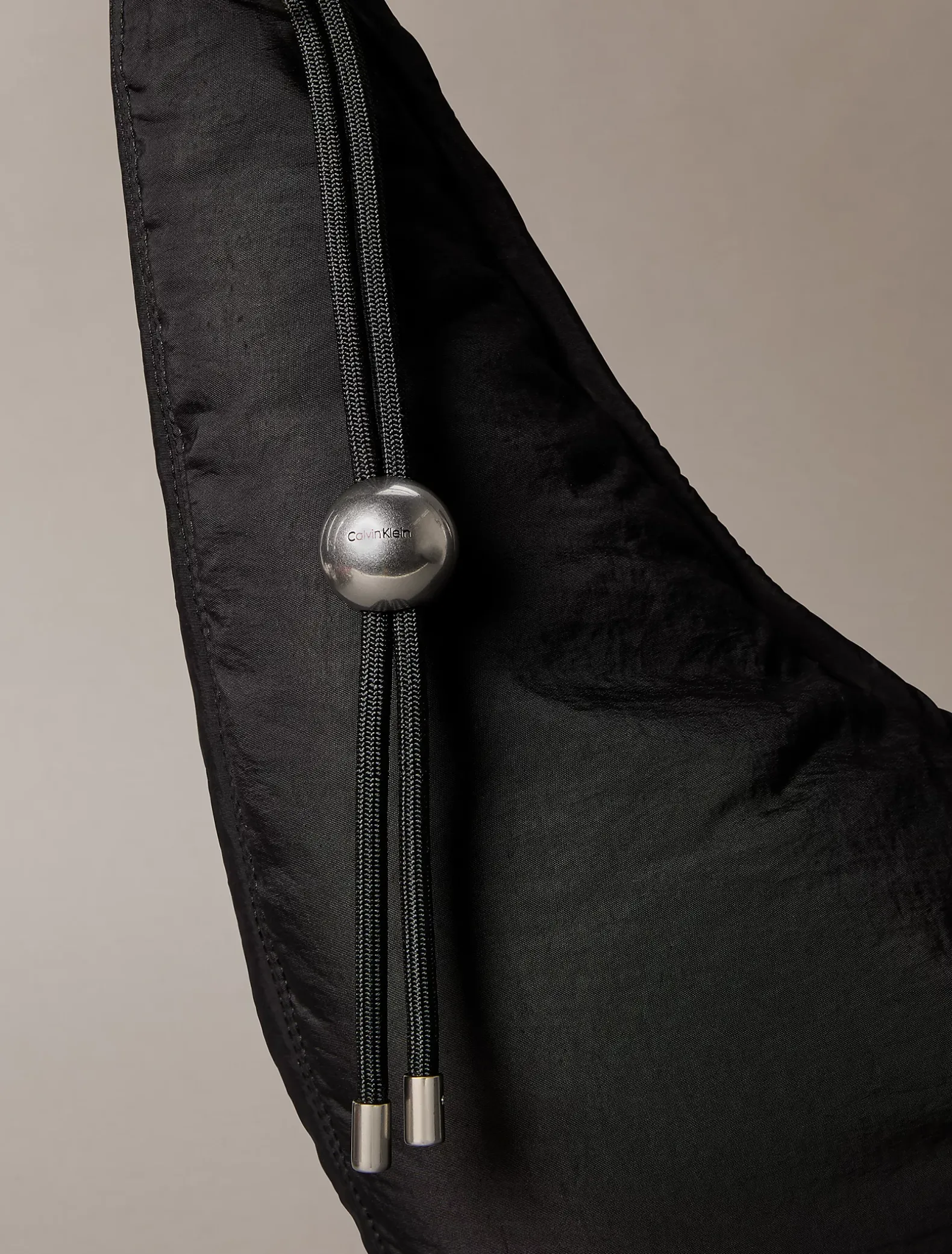 Nylon crescent tas