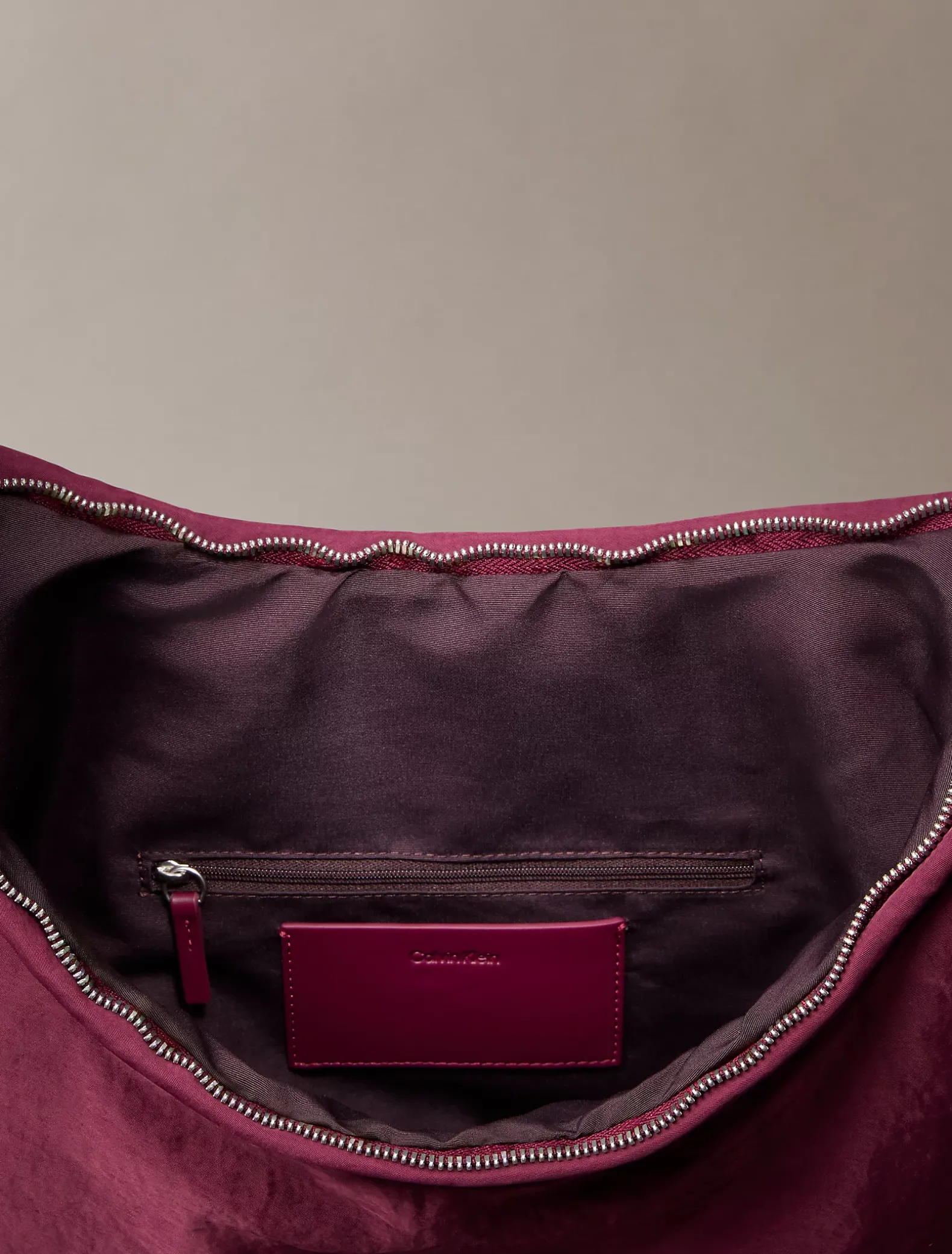 Nylon crescent tas