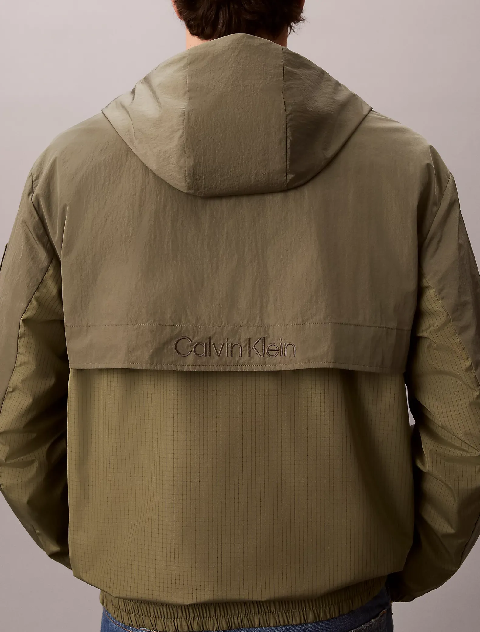 Nylon windjack met capuchon