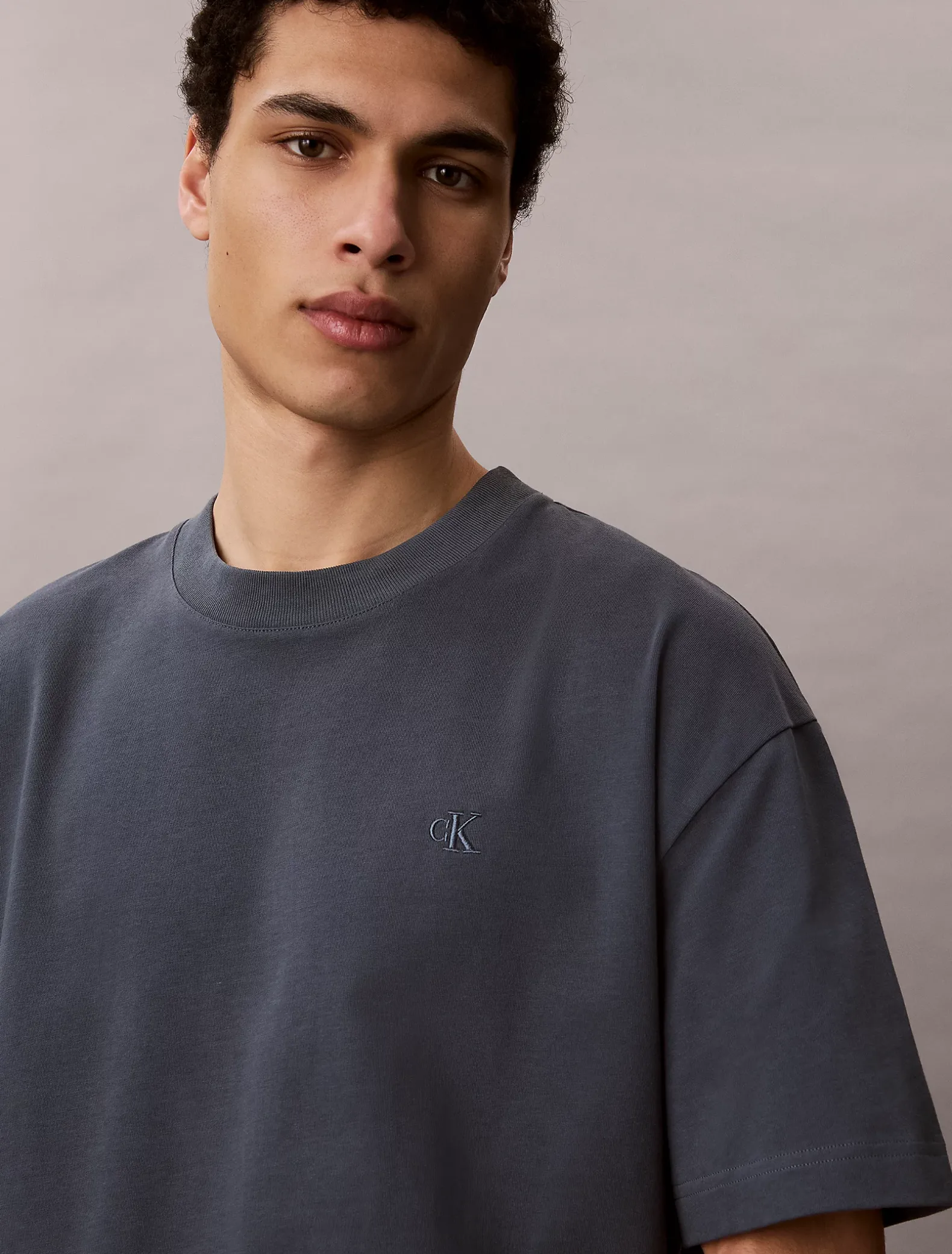 Oversized T-shirt met logo in reliëf