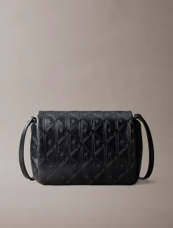 Puffer crossover met klep en logo embleem