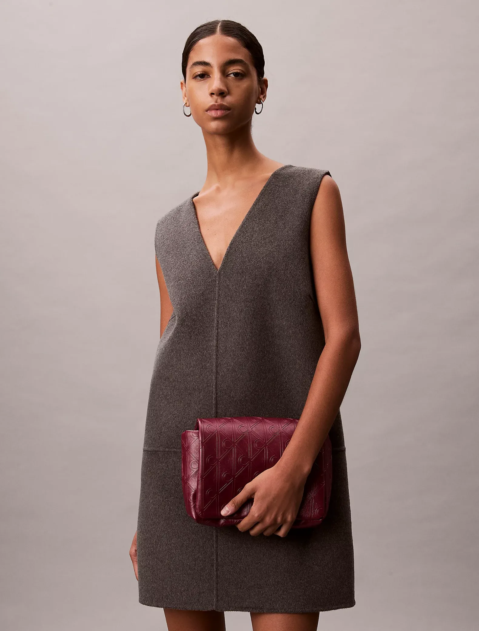 Puffer crossover met klep en logo embleem