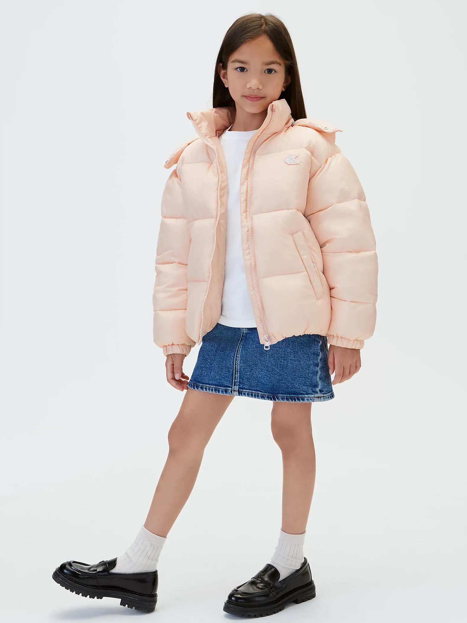 Pufferjas met capuchon en logo voor kinderen