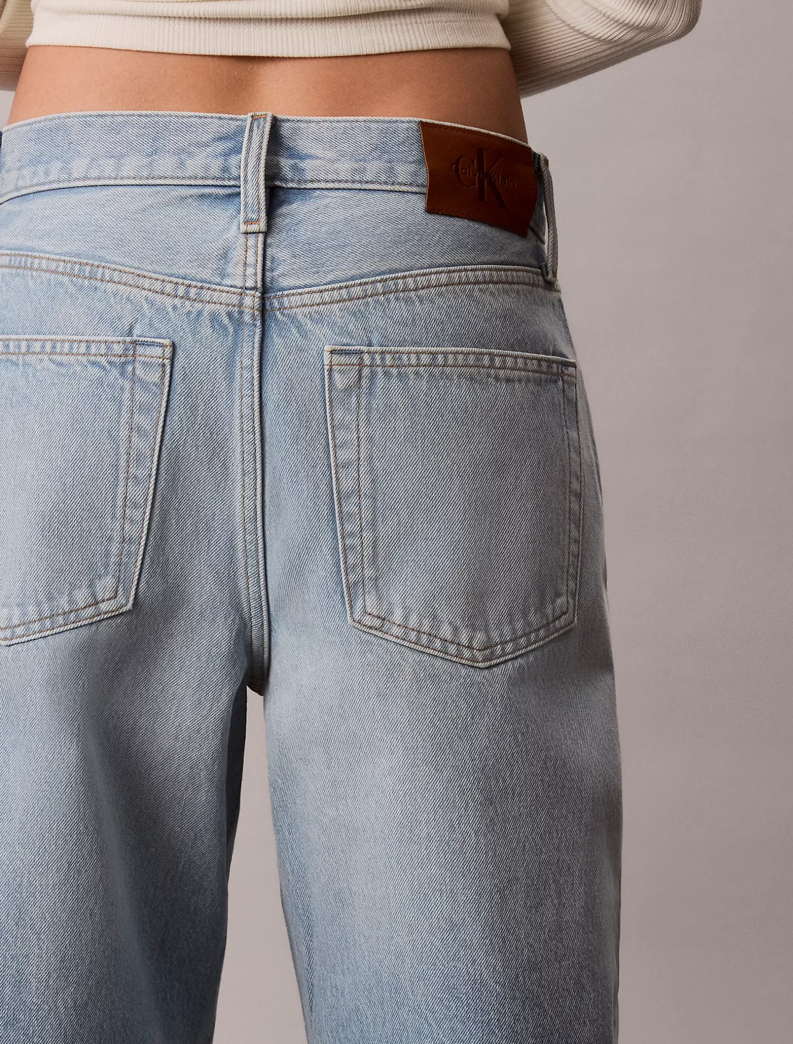 Relaxed Barrel Jeans